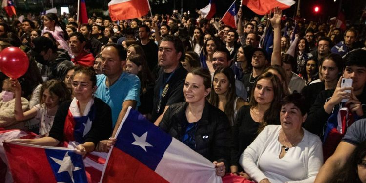 Şili'de düzenlenen yeni anayasa referandumundan "hayır" çıktı