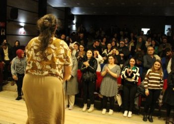 Şirnex’te ‘Çatlak’ adlı tiyatro gösterimi