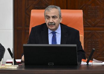 Sırrı Süreyya Önder'den Meclis'in tek Hristiyan vekili George Aslan'a güldüren cevap