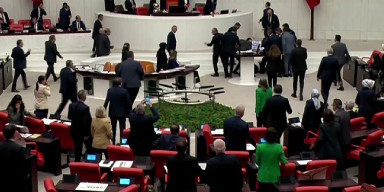 TBMM bugünkü çalışmalarına ara verdi!