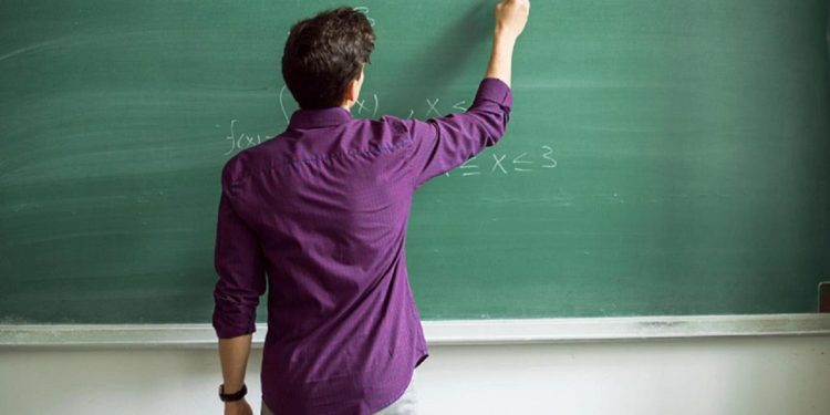 Terör saldırısı planlama ödevi veren öğretmen görevden alındı