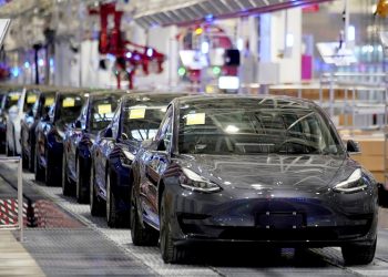 Tesla, 2 milyondan fazla aracını geri çağırıyor