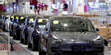 Tesla, 2 milyondan fazla aracını geri çağırıyor