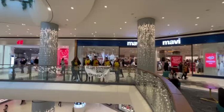Toplumsal Özgürlük Partisi'nden intihar girişiminin yaşandığı Maltepe'deki AVM'de eylem