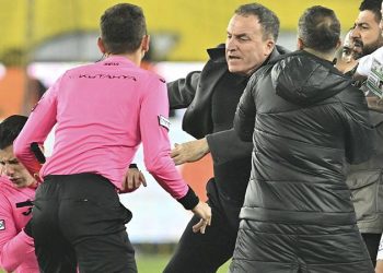 Türkiye Faal Futbol Hakemleri ve Gözlemcileri Derneği'nden tüm hakemlere maçlara çıkmama çağrısı!