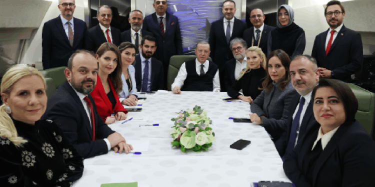 Uçakta gazetecilere konuştu: Erdoğan, yerel seçimde ne zaman açıklayacaklarına dair ipucu verdi... 'Temayüllerin neticelerini açıklamaya başlayacağız'