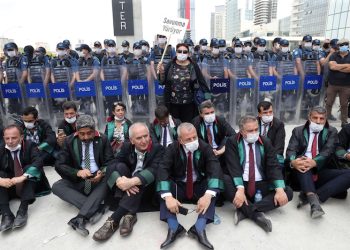 Uluslararası hukukçular heyeti: Türkiye’de avukatlar yoğun hak ihlallerine maruz kalıyor