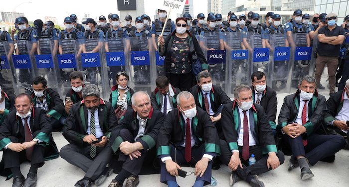 Uluslararası hukukçular heyeti: Türkiye’de avukatlar yoğun hak ihlallerine maruz kalıyor