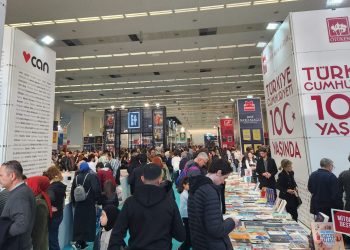 Mustafa Özel yazdı… Ankara’da kitap mevsimi ya da beş parasızlık