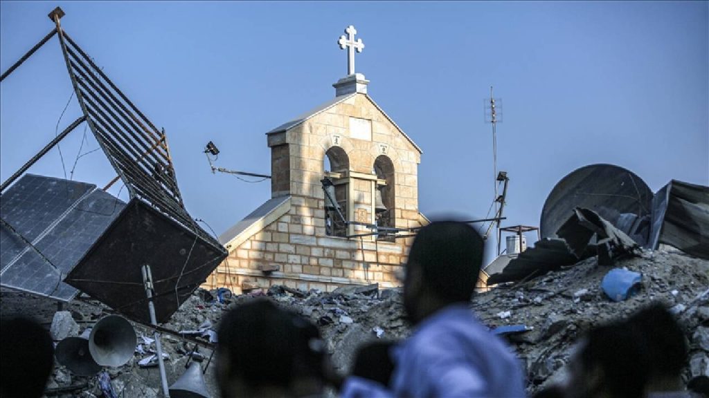 Ürdün, Gazze'deki Aziz Porphyrius Kilisesi'nde mahsur kalan Filistinlilere Noel'de paraşütle yardım attı