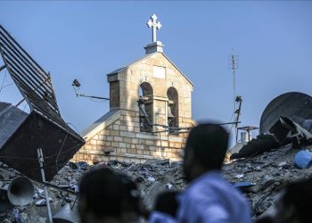 Ürdün, Gazze'deki Aziz Porphyrius Kilisesi'nde mahsur kalan Filistinlilere Noel'de paraşütle yardım attı