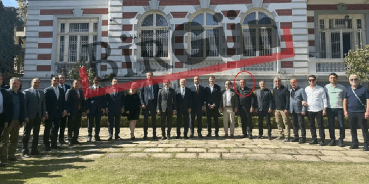 Uyuşturucu baronu büyükelçilikte milletvekilleriyle fotoğraf çektirdi