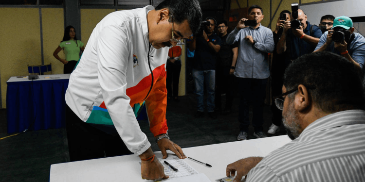 Venezuela'da petrol zengini bölgenin ilhakı için yapılan referandumda 'evet' çıktı