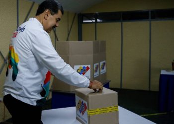 Venezuela'da tartışmalı bölge referandumu: 'Komşu Guyana'nın petrol zengini üçte ikisi bizim olsun mu?'