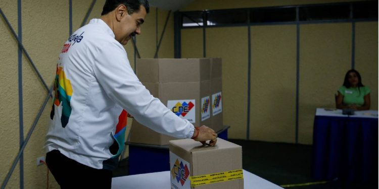 Venezuela'da tartışmalı bölge referandumu: 'Komşu Guyana'nın petrol zengini üçte ikisi bizim olsun mu?'