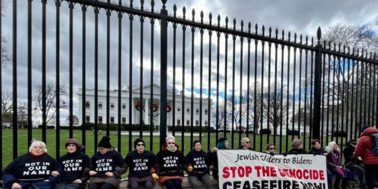 Yahudi eylemcilerden Hanuka öncesi Beyaz Saray'da eylem: Gazze'deki soykırımı durdurun