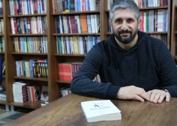 Yazar Konak Ekim ve Rojava devrimini karşılaştırdı: Aracın şoförü değişti