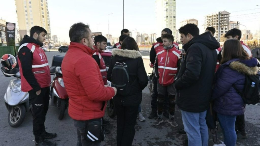 Yemeksepeti kuryeleri, kontak kapattı