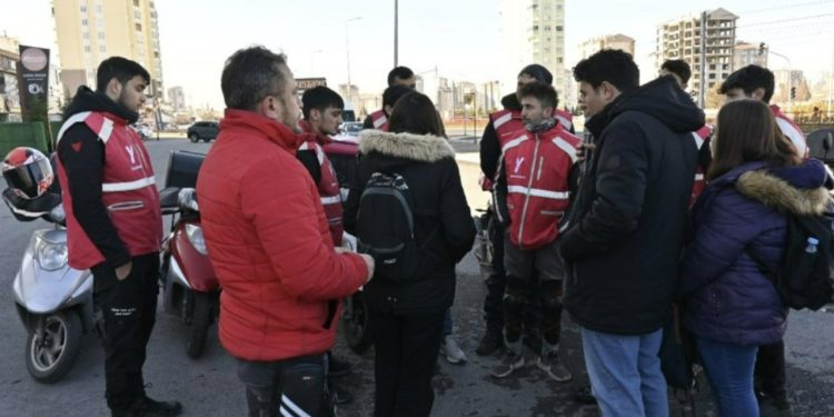 Yemeksepeti kuryeleri, kontak kapattı