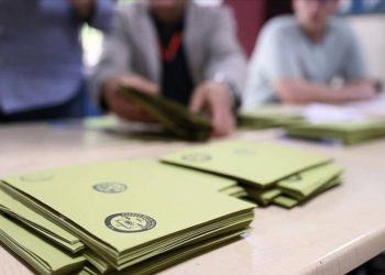 Yöneylem'den 'Bu Pazar Milletvekili Seçimi Olsa Oyunuzu Kime Verirsiniz' anketi: AKP'nin oyu 14 Mayıs'ın da gerisine düştü