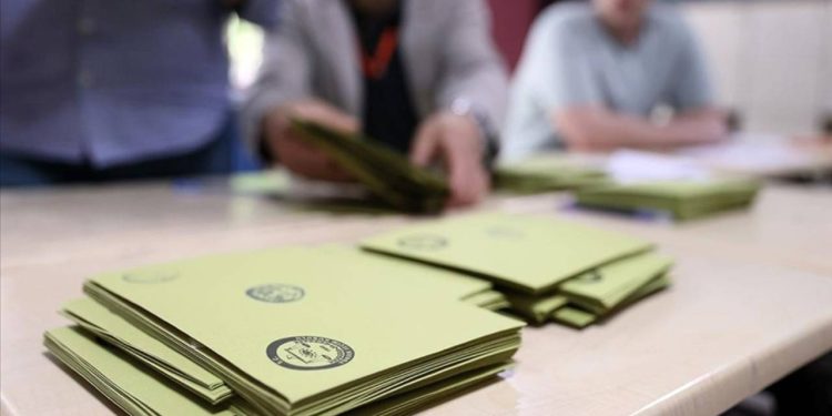 Yöneylem'den 'Bu Pazar Milletvekili Seçimi Olsa Oyunuzu Kime Verirsiniz' anketi: AKP'nin oyu 14 Mayıs'ın da gerisine düştü