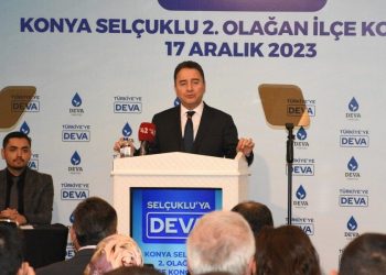 Babacan: Merkez Bankası Başkanı kiralardan şikayet ediyor, memur nasıl yaşayacak