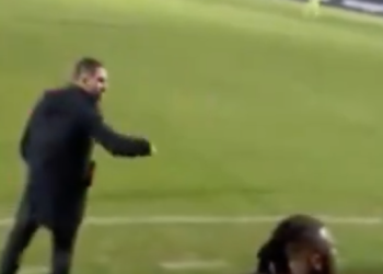 Taraftar Seçil Erzan tezahüratı yaptı, Arda Turan köpürdü: ‘Görüşeceğiz sizinle…’