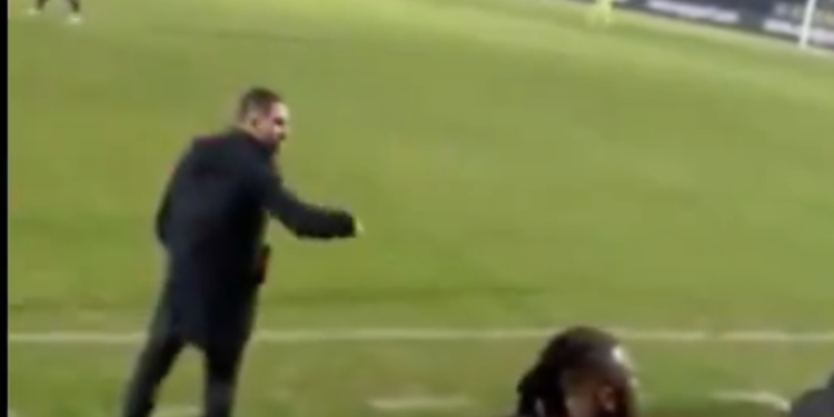 Taraftar Seçil Erzan tezahüratı yaptı, Arda Turan köpürdü: ‘Görüşeceğiz sizinle…’