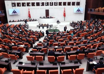 Rekor açık, borçlanma ve faiz ödemeleriyle Meclis’ten bir bütçe geçti