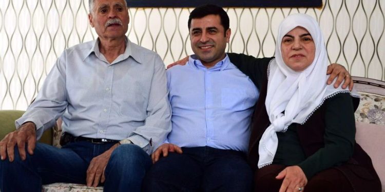 Demirtaş’ın babası hayatını kaybetti: Merak etme baba, yüreğim bu hücreden büyüktür