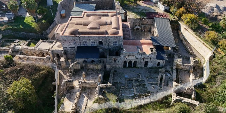 Demre nüfusunun 7 katı turist, ‘Noel Baba’ için geldi