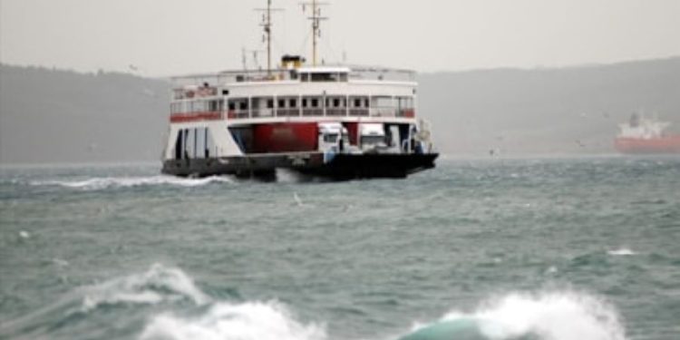 Deniz ulaşımına fırtına engeli
