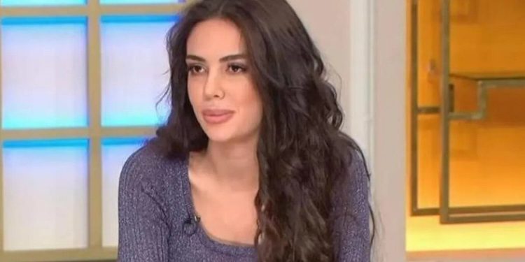 Fenomen Ece Ronay, özel harekat baskınıyla gözaltına alındı