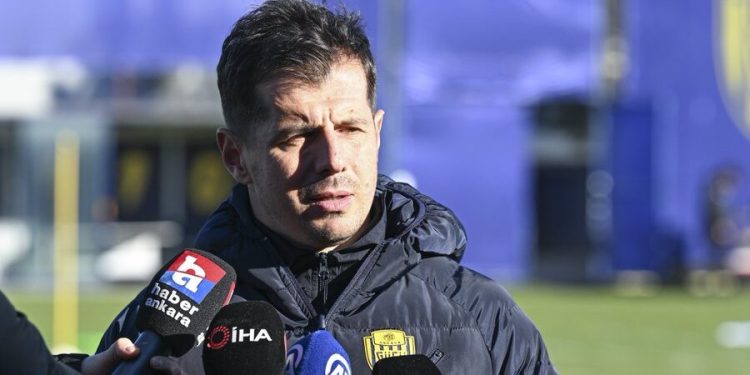 Emre Belözoğlu, eski başkanını savundu: Özgürlüğüne kavuşursa motive olacağız