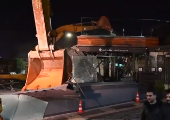 İBB, Salacak’taki kaçak kafeyi nihayet yıktı!