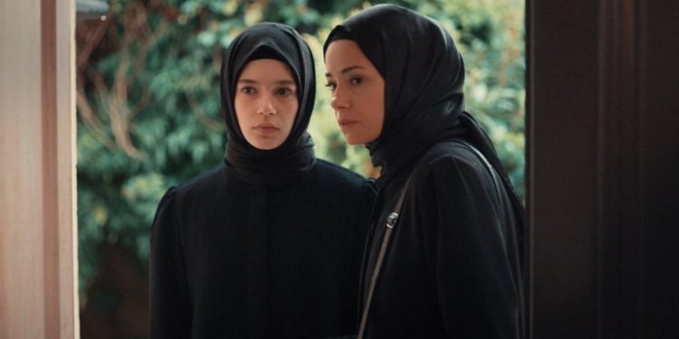 Tartışmalı dizi ‘Kızıl Goncalar’ reytinglerde zirvede