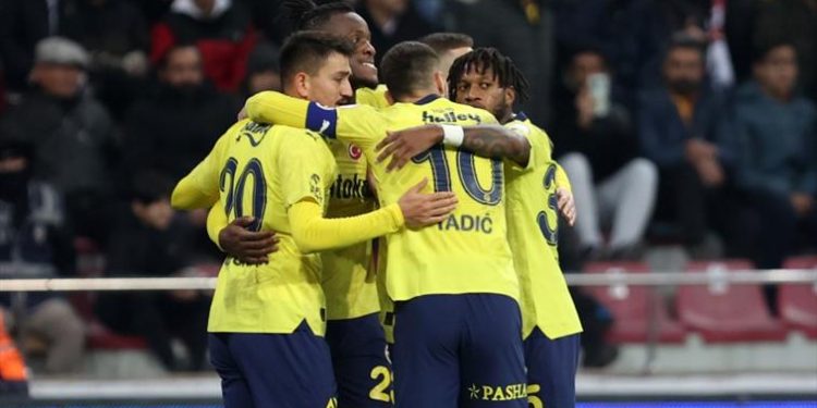 Fenerbahçe, kritik derbi öncesi 3 puanı kazandı, Fred’i kaybetti