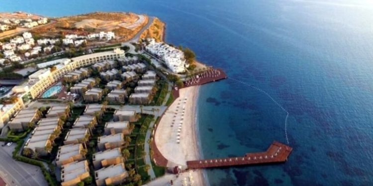 Ev kiraları yüksek olduğu için annesinin yanına taşınan Erkan’ın, Bodrum’da denize sıfır villası varmış