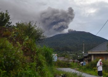 Endonezya’da yanardağ patladı: 11 kişi öldü, 12 kişi kayıp