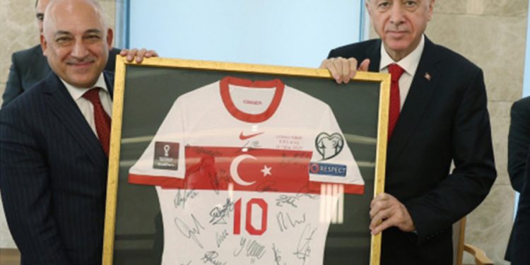 ‘Tayyip Erdoğan istedi, TFF Başkanı Büyükekşi istifa etti’ iddiası