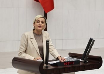 ‘Ülkenin her karış toprağı müteahhitler çetesinin eline geçiyor’