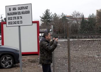 Depremin susturduğu “Türkiye’nin ilk Kürtçe yayını” bir daha başlayamadı