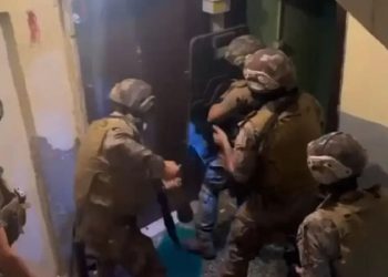 6 ülkenin kırmızı bültenle aradığı 10 şüpheli İstanbul'da yakalandı!