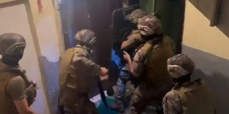 6 ülkenin kırmızı bültenle aradığı 10 şüpheli İstanbul'da yakalandı!