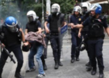 Bir kişiyi hastanelik eden 4 polise 2 yıl sonra dava açıldı