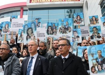 Depremde 72 kişinin hayatını kaybettiği İsias Oteli davası başladı