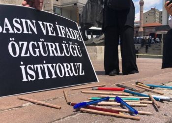 ‘Kamu görevlisini hedef gösterme’ soruşturmasına takipsizlik