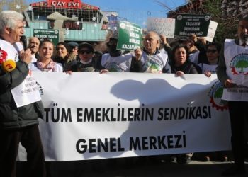 Emekliler: Maaşlarımız en düşük memur maaşına eşitlenmelidir