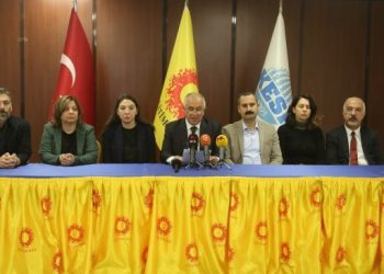 Rapor: Öğrenciler aç gidip geliyor, kız çocukları okullardan uzaklaştırılıyor