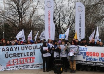 Eğitim emekçileri hakları için Meclis kapısında buluştu